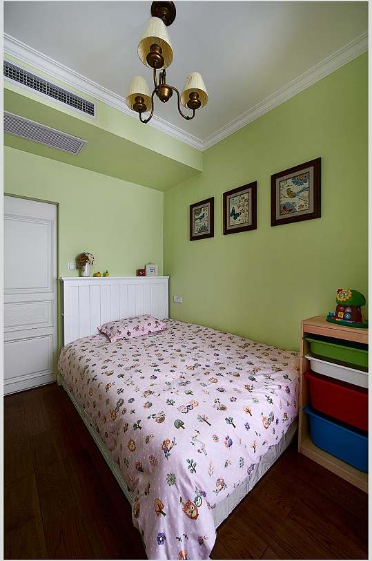 小碎花床单绿色墙面卧室美式三居图片