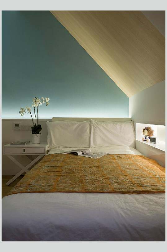 简约蓝色墙面卧室复式跃层室内设计图片