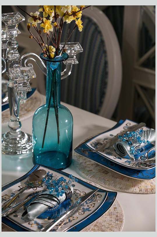 蓝色玻璃瓶欧式简欧两居室图片