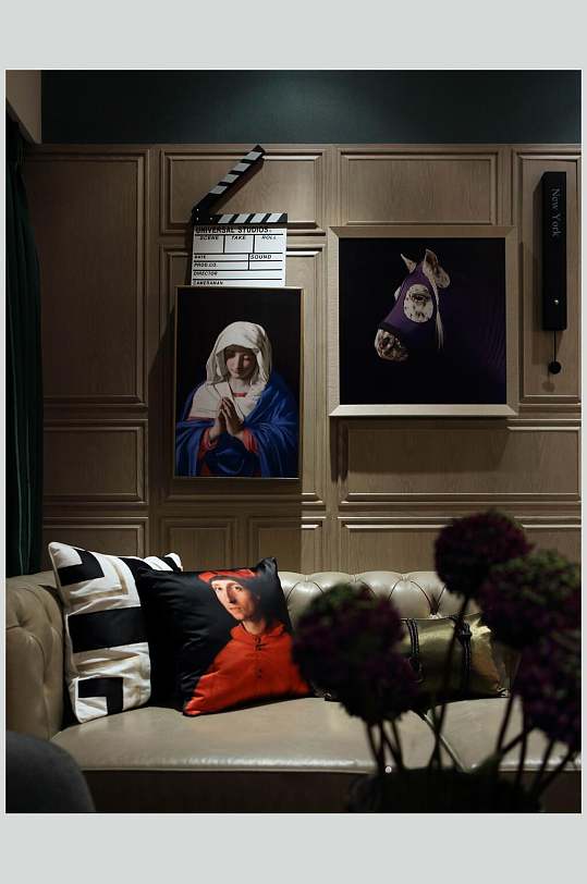 高端时尚油画马枕头法式三居室图片