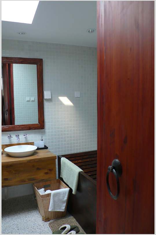镜子木头大气创意洗手间中式图片