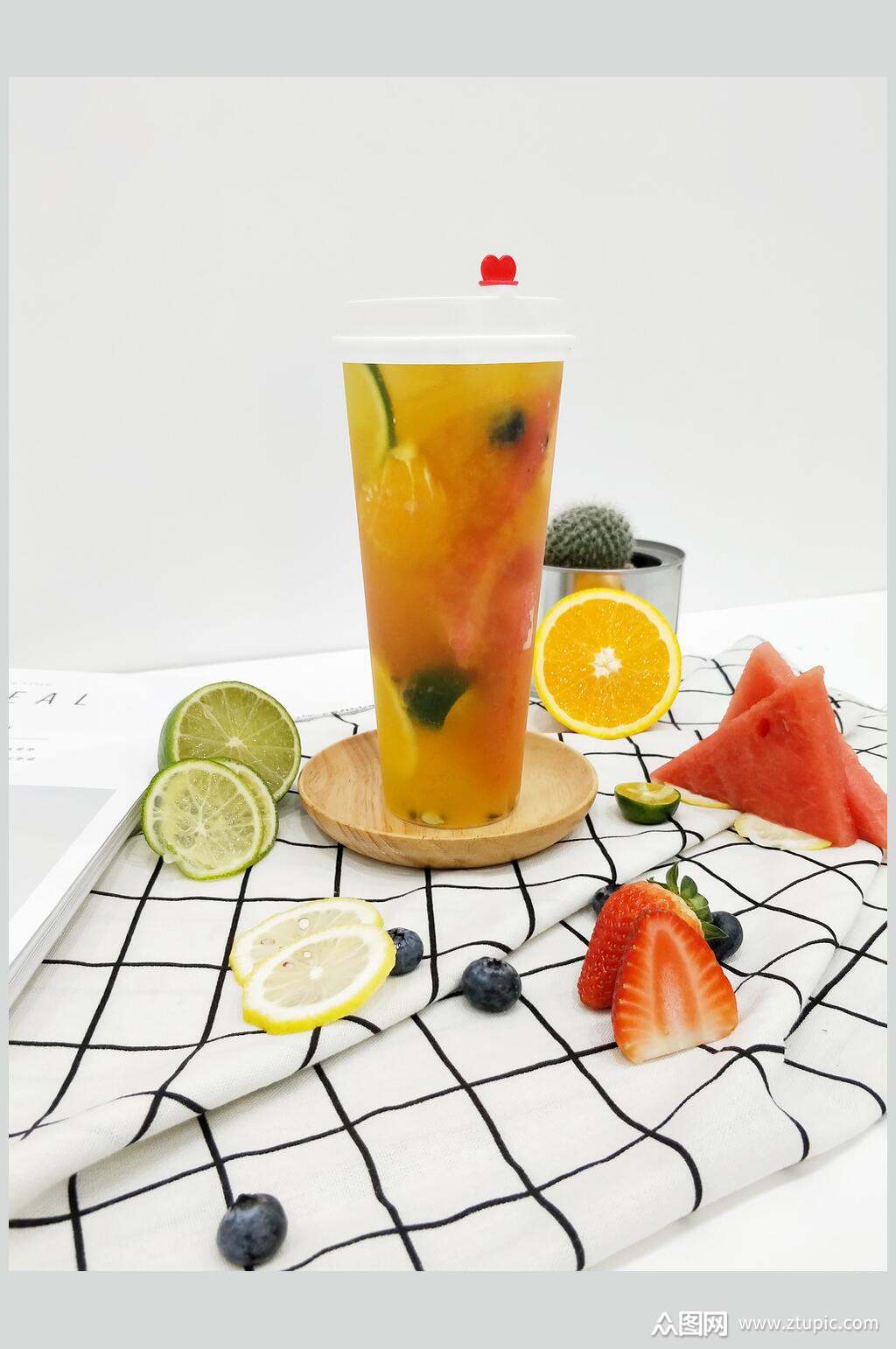 发烧能喝果汁饮料吗_发烧时不宜喝什么饮料?A果汁B牛奶C浓茶_发烧果汁能喝吗
