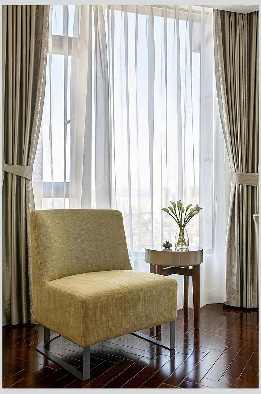 黄色布艺沙发窗帘复式跃层室内设计图片