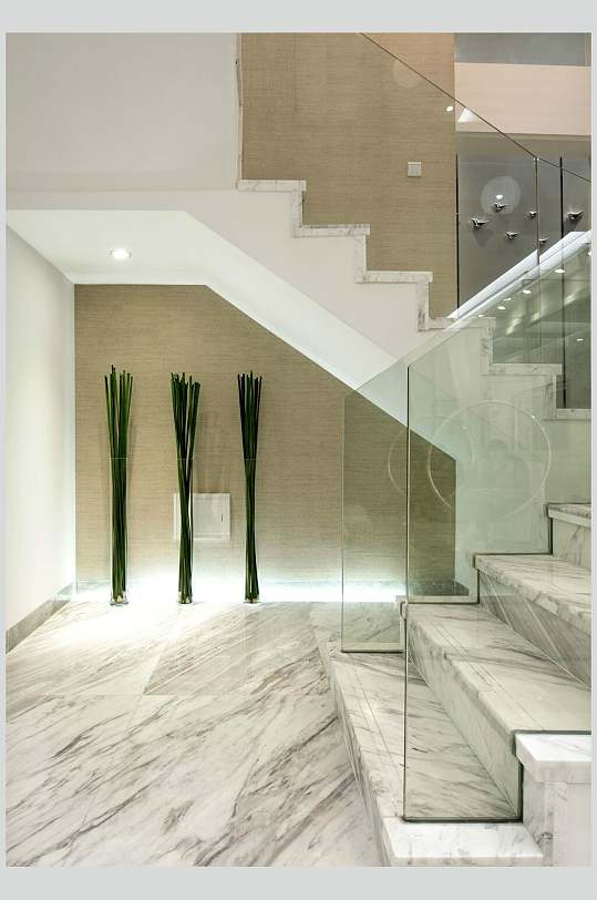 大理石楼梯口复式跃层室内设计图片