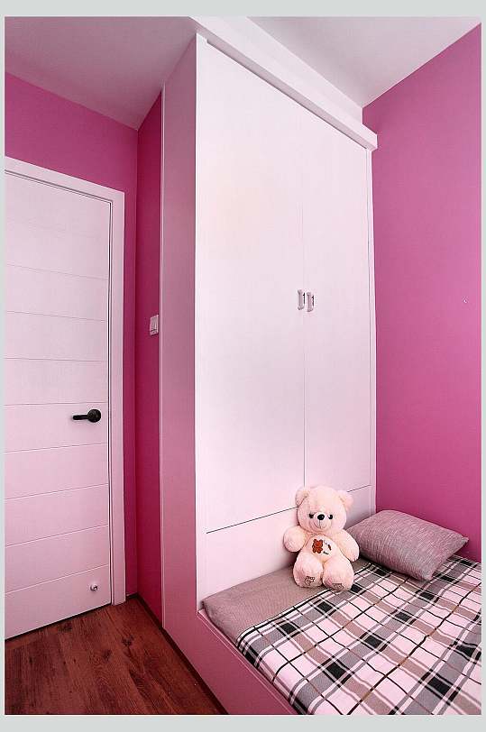 粉色儿童房装修设计图片
