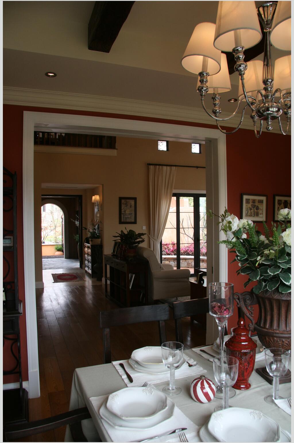 红色酒瓶餐厅装修图片素材