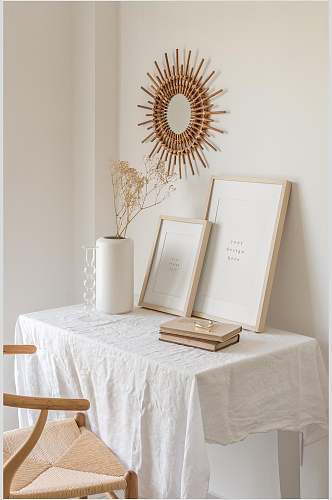干花板凳褶皱白布艺术相框样机