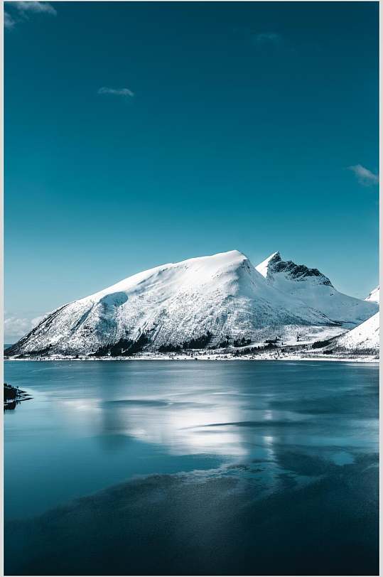 山峰蓝色高端创意海水雪山高清图片