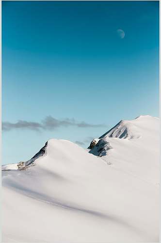 山崖雪山高清图片