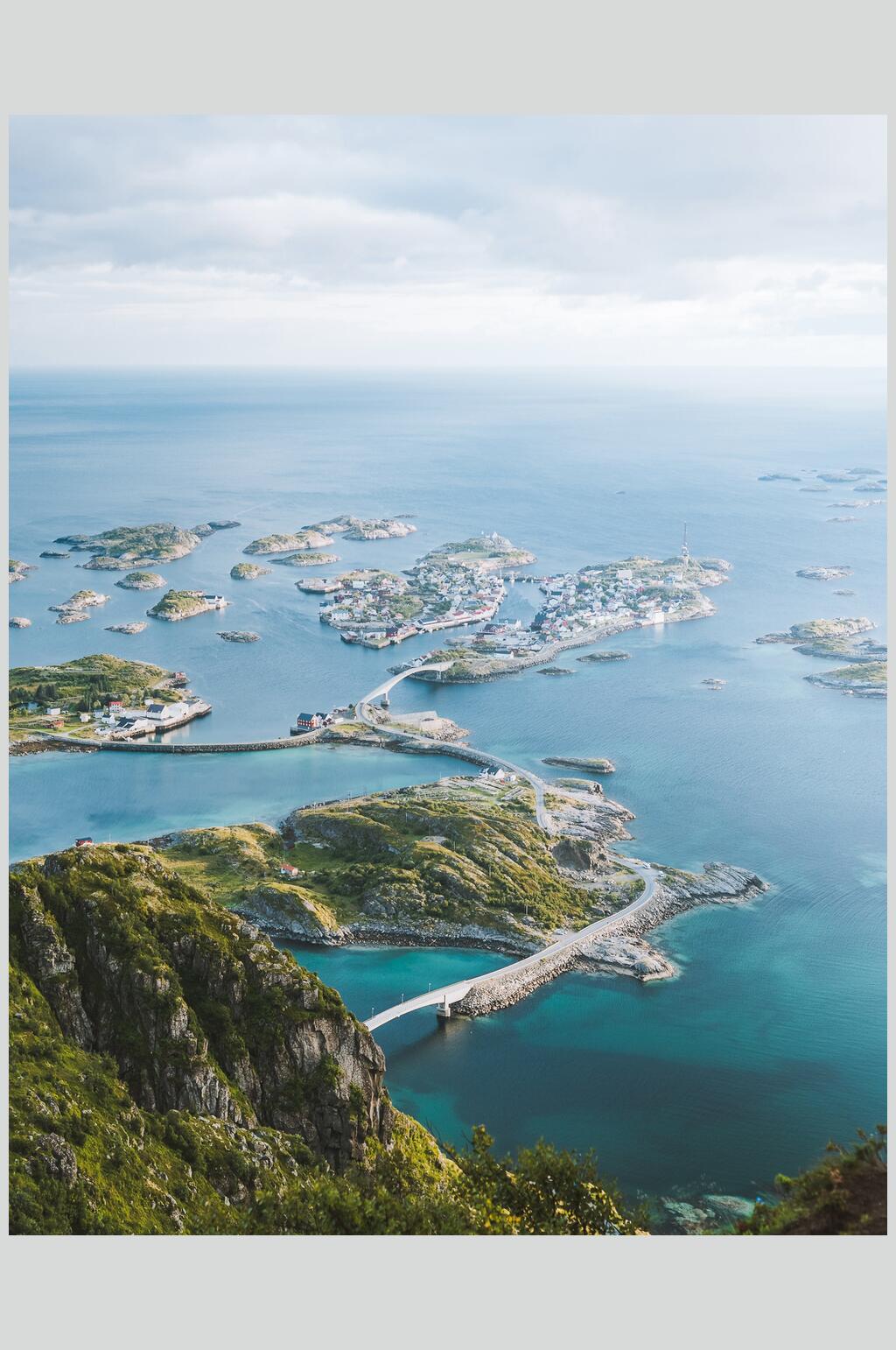 唯美山峰蓝绿高端创意海滩高清图片素材