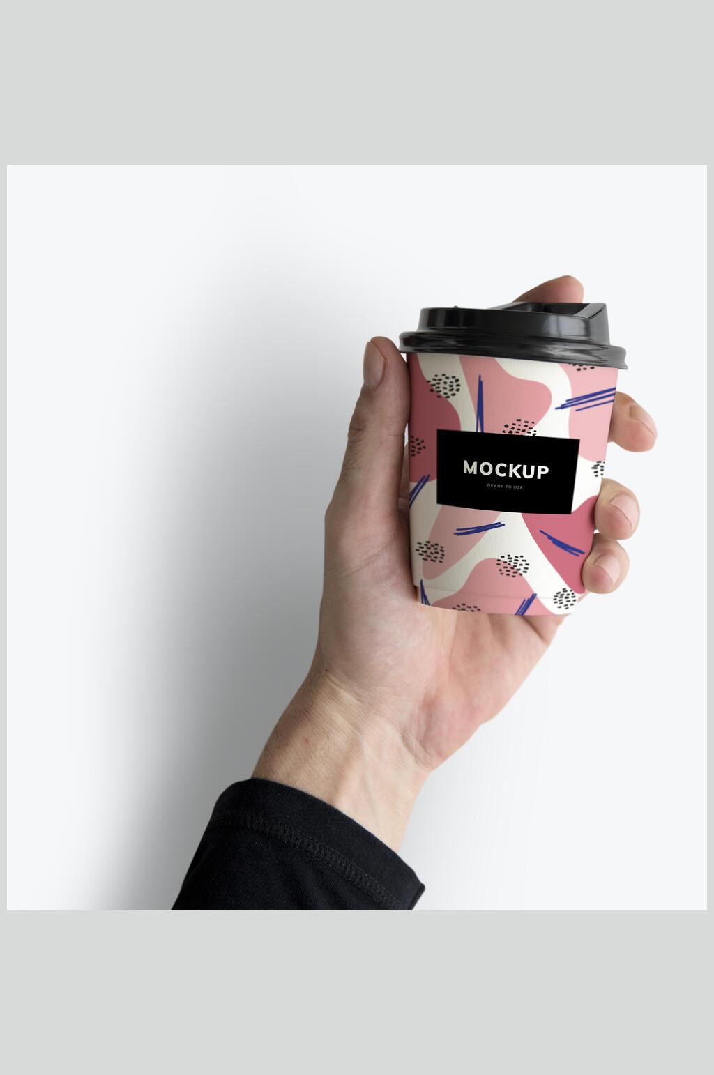 手掌英文字母奶茶杯马克杯样机素材