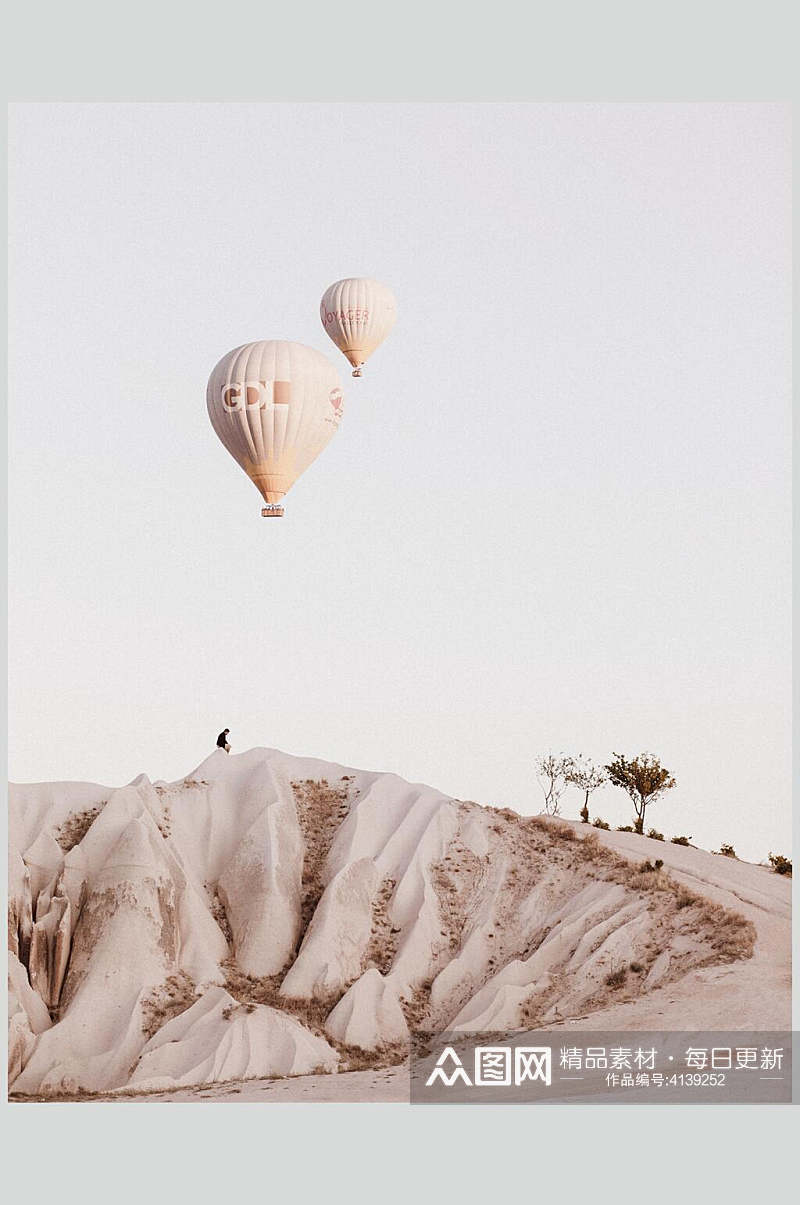 浅色热气球风景图片素材