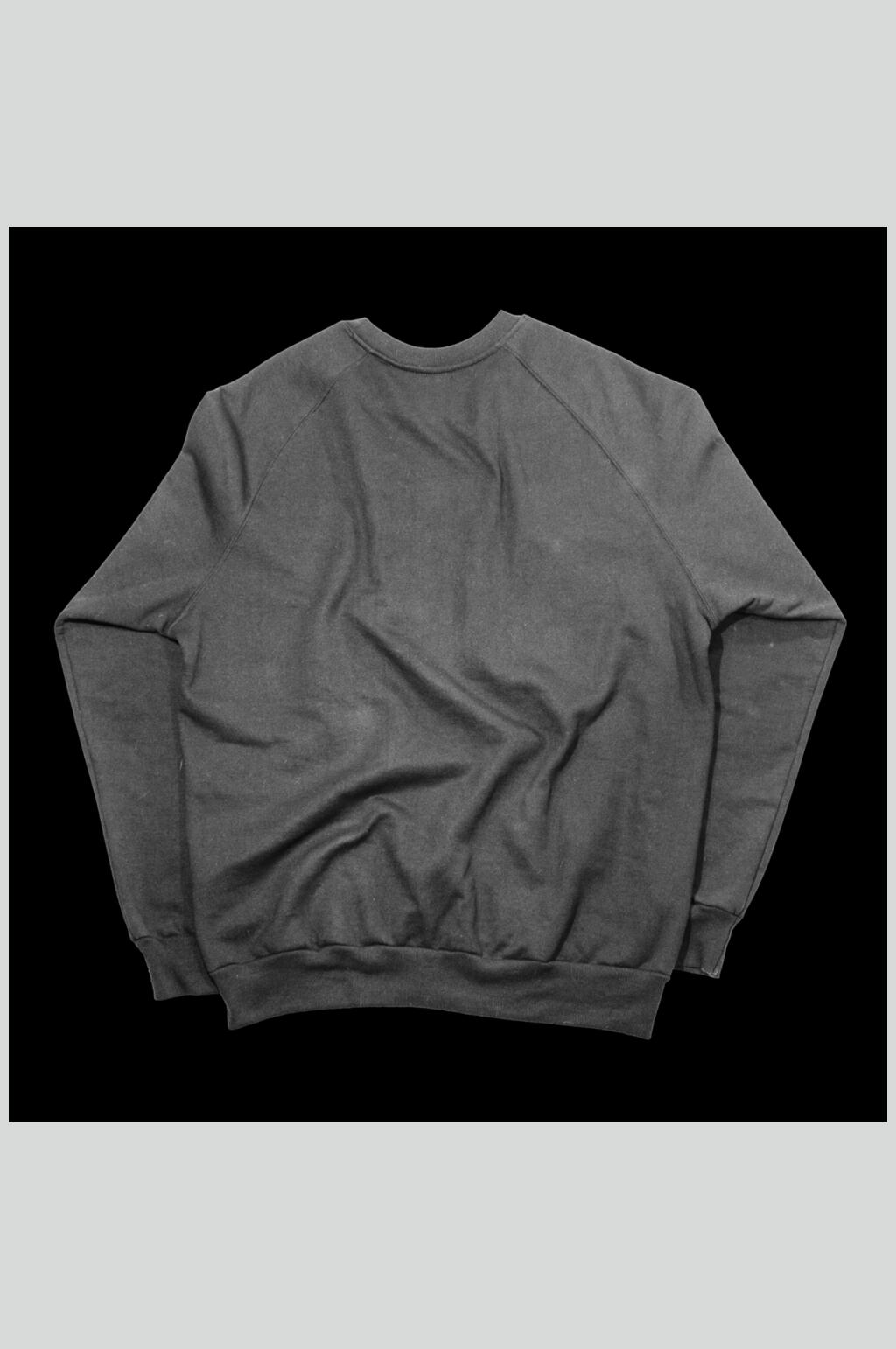 长袖褶皱男款黑色潮流服装样机素材