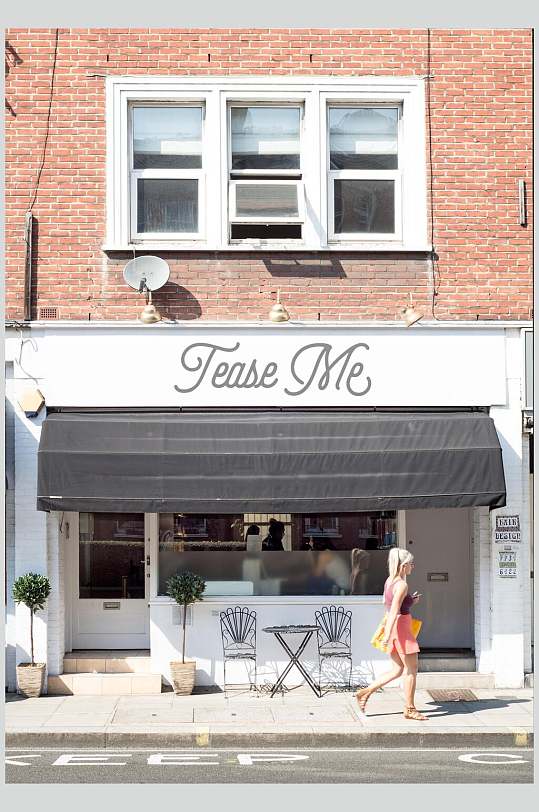 白色街边店铺招牌样机