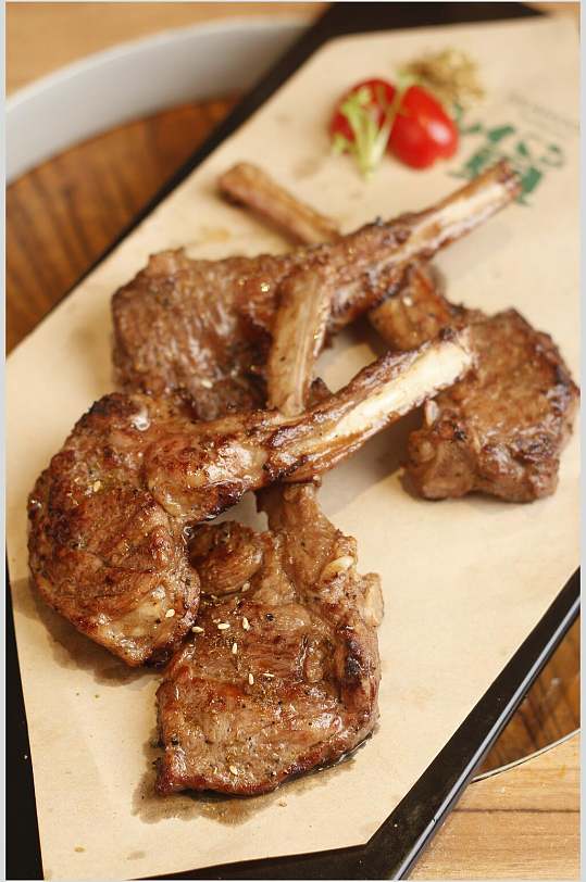 密制香烤羊排美食图片