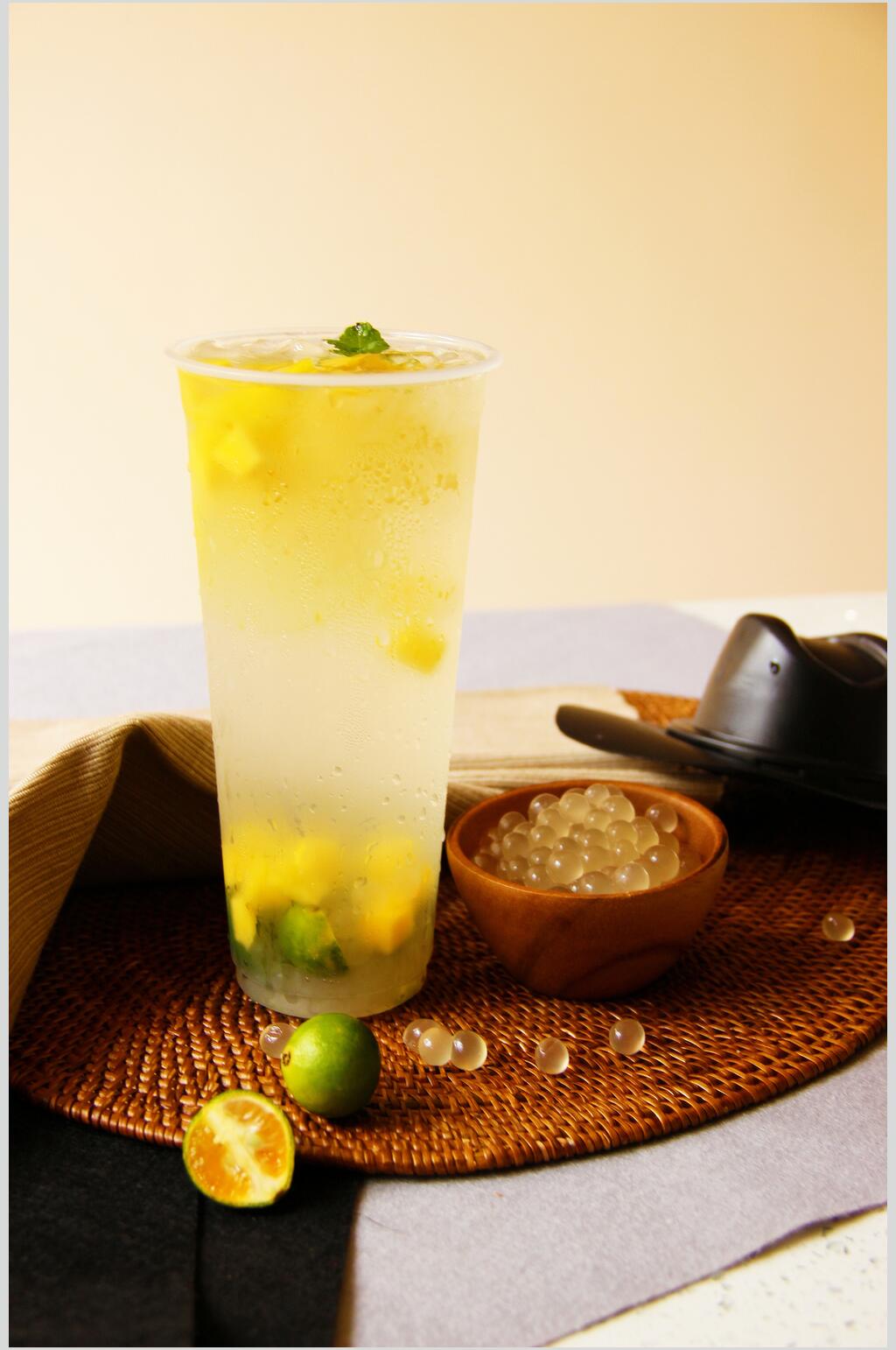 水果杯子黄色精致果汁奶茶摄影图片素材