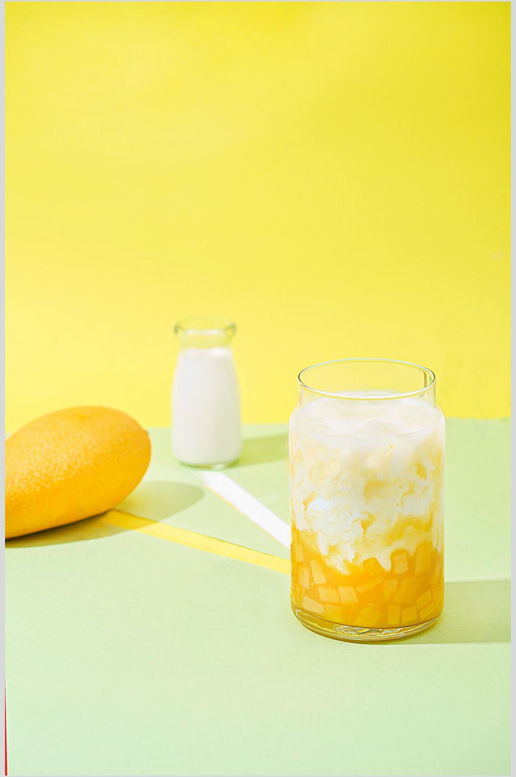 黄绿杯子清新精致果汁奶茶摄影图片素材