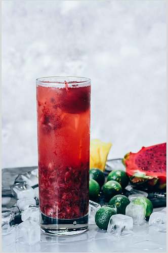 水果冰块红绿精致果汁奶茶摄影图片