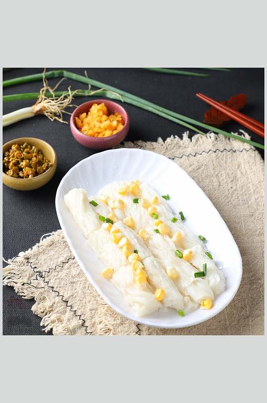 白色肠粉美食图片