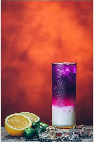 紫红冰块水果精致果汁奶茶摄影图片