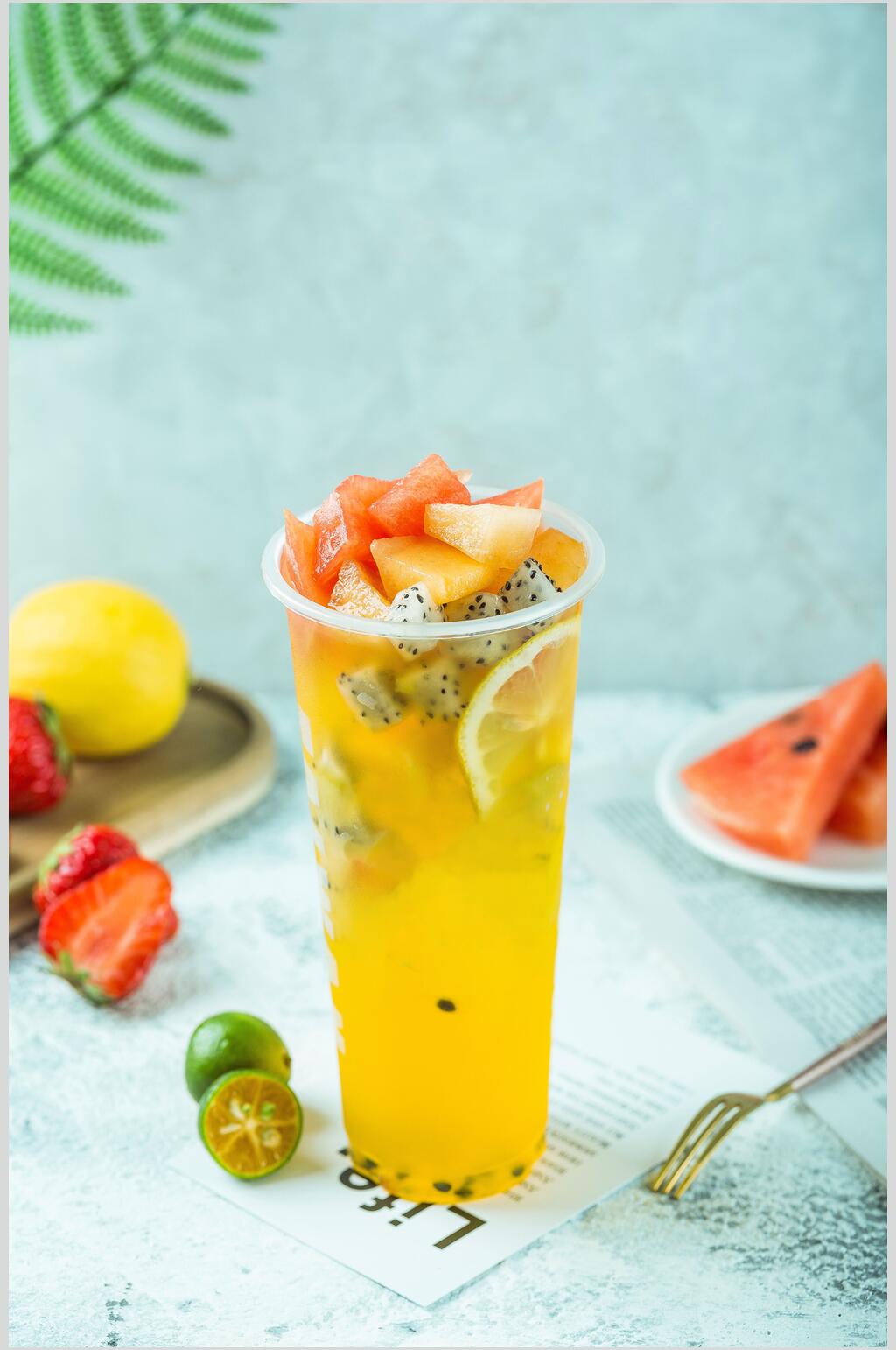 叉子绿色西瓜精致果汁奶茶摄影图片素材