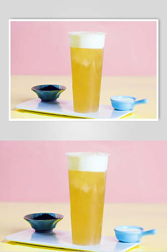 两个碟子黄色奶盖清新奶茶果汁图片