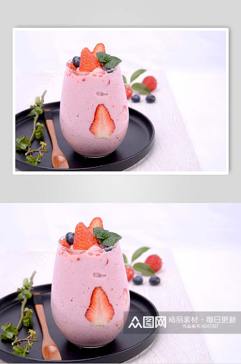 草莓切片加蓝莓木头勺清新奶茶果汁图片素材