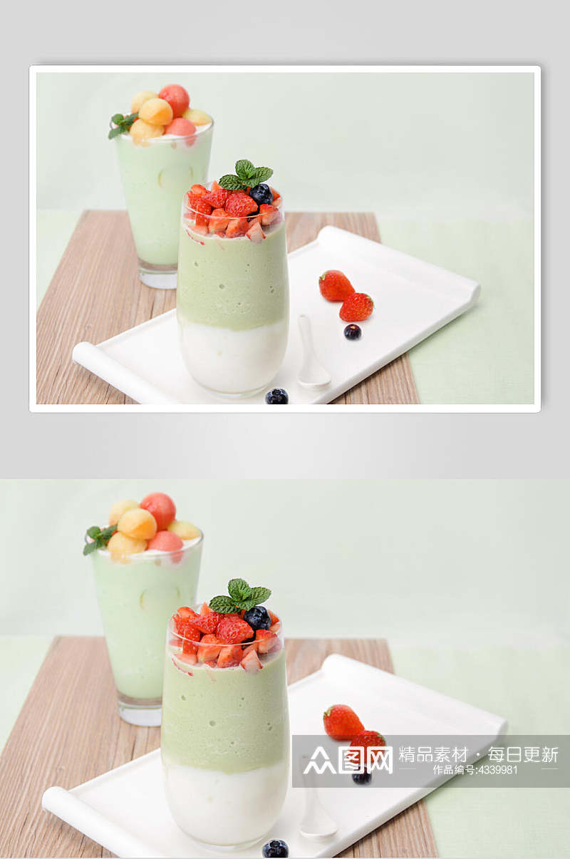 草莓绿色奶茶图片素材