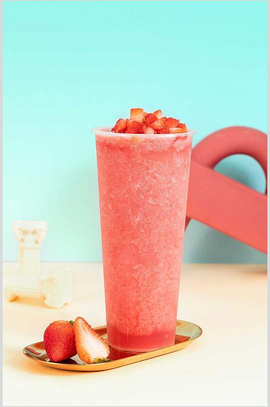 草莓果肉冰沙奶茶图片