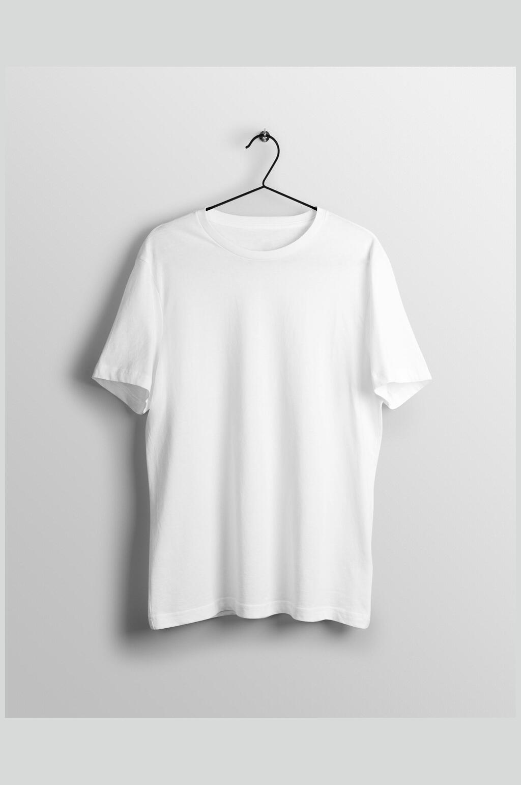 白色T恤衣服样机素材