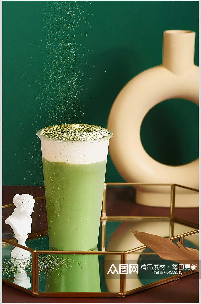 绿色抹茶奶盖儿镜子反光奶茶图片素材