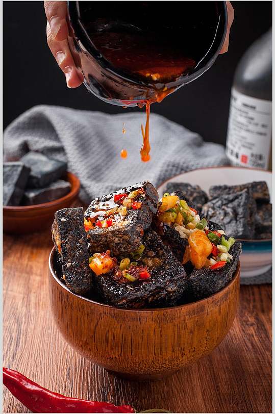 红椒木碗臭豆腐图片