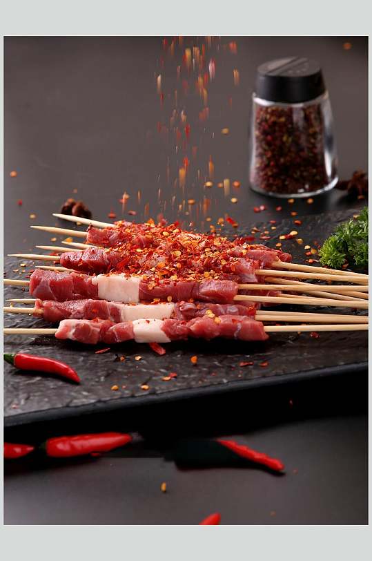 美味牛肉辣椒面烤串图片