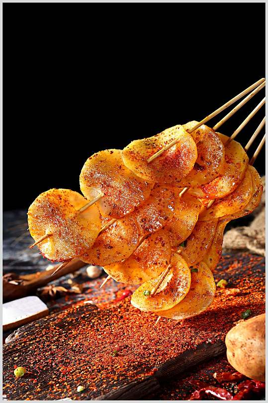 大气辣椒面土豆片烤串图片-众图网