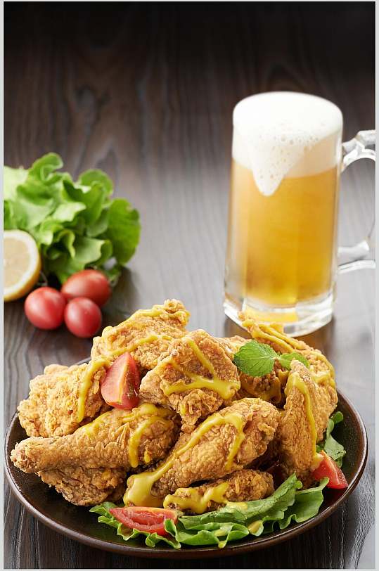 美食特制料汁炸鸡腿配啤酒韩式炸鸡图片