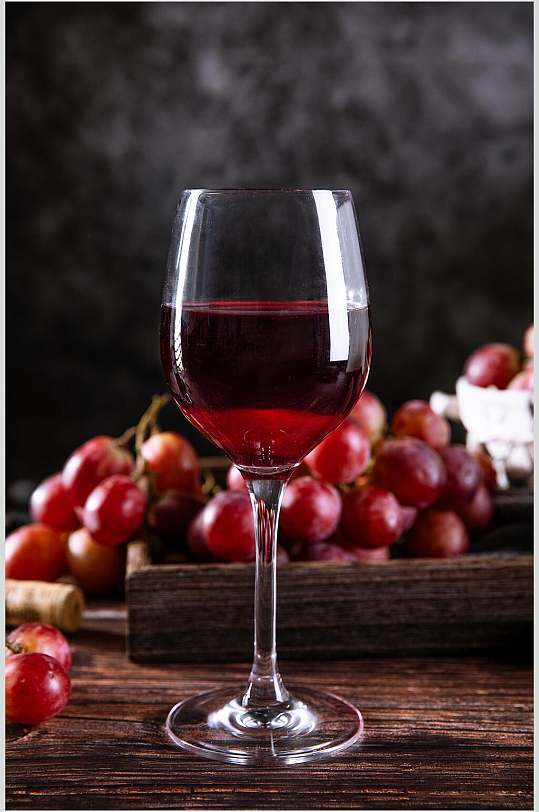 葡萄高脚杯红酒摄影图片