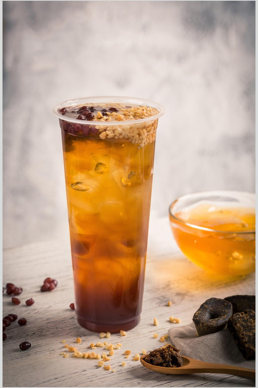黄色奶茶果汁摆拍图片素材