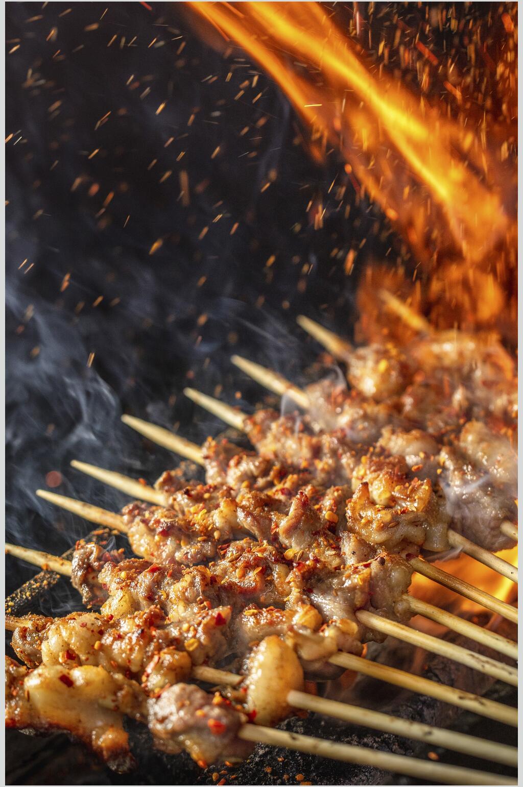 肥牛肉火花黄美食夜市烧烤图片素材