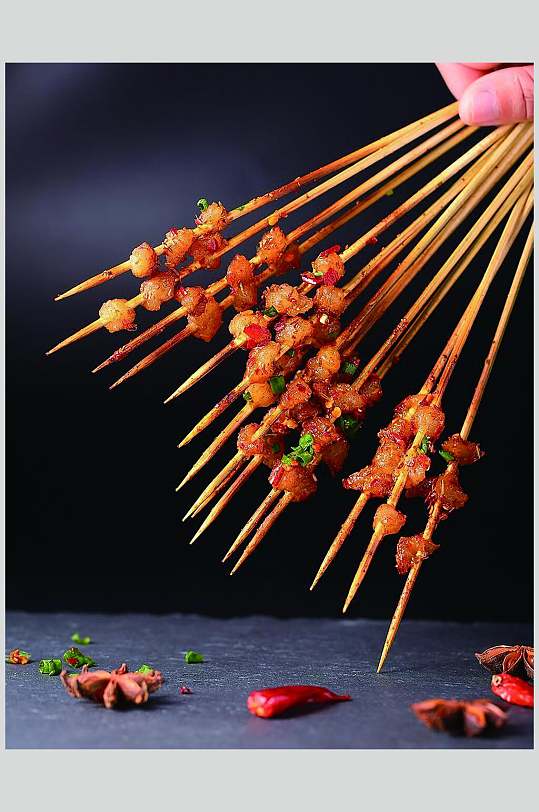 美味掌中宝辣椒烤串图片-众图网