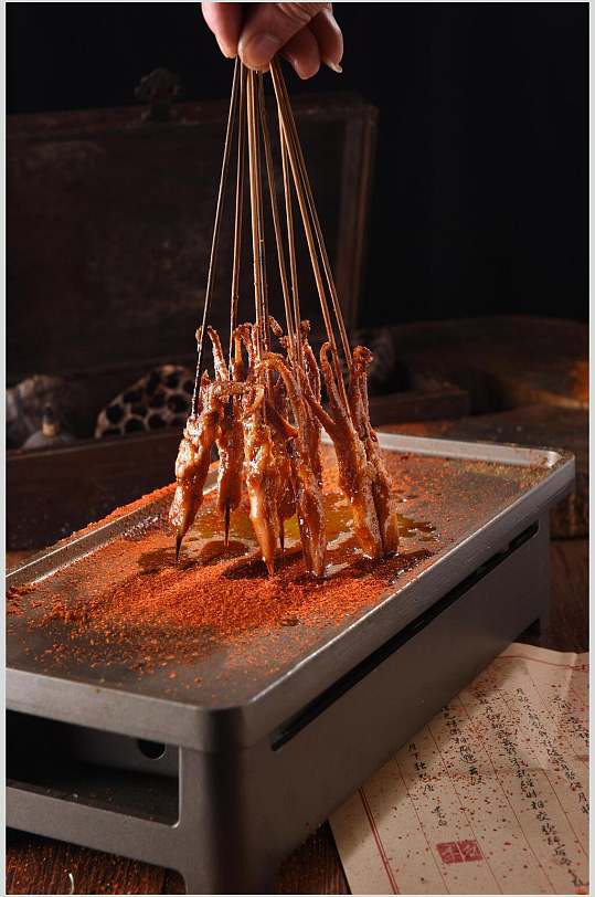 美味辣椒面鸭舌烤串图片