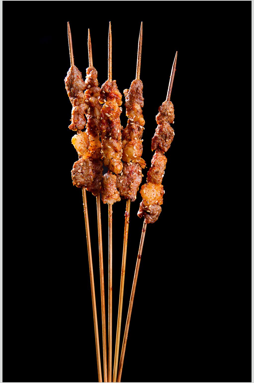 细长竹签儿烤羊肉肉串图片素材