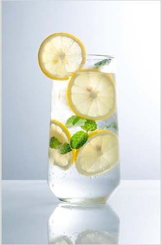 柠檬薄荷水美味饮品创意摆拍图片