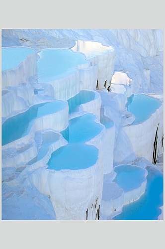 蓝色湖泊冰川冰雪图片