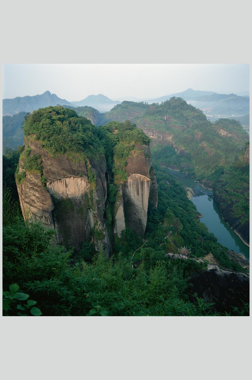 绿色风景山川摄影图素材