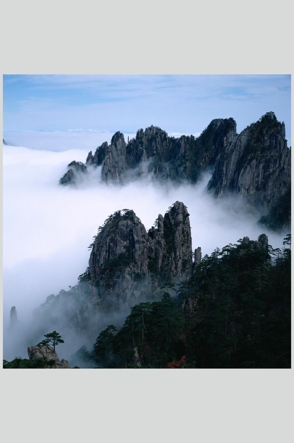 烟雾缭绕风景山川摄影图素材
