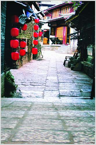 中国风古镇花卉背景摄影图片