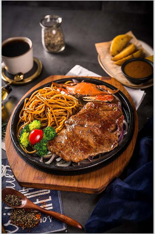 实拍图牛肉西餐菜谱黑底视觉摄影图立即下载立即下载快餐西餐美食素材