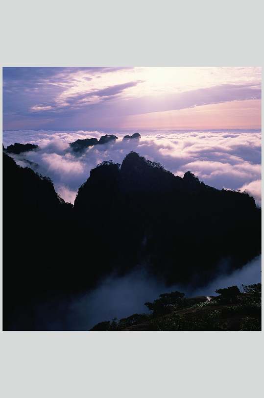 唯美烟雾缭绕山峰风景山川摄影高清图