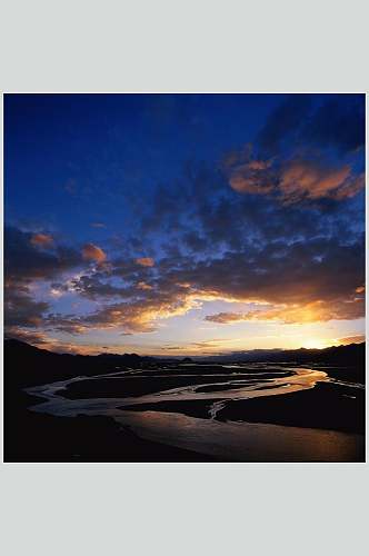 层层云彩日出风景山川摄影图