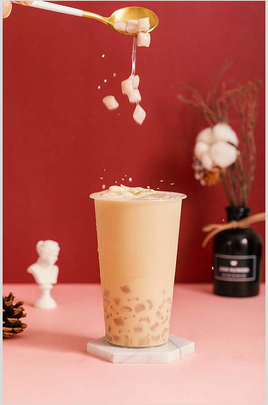 时尚美味烧仙草竖版文艺背景饮品食品图片